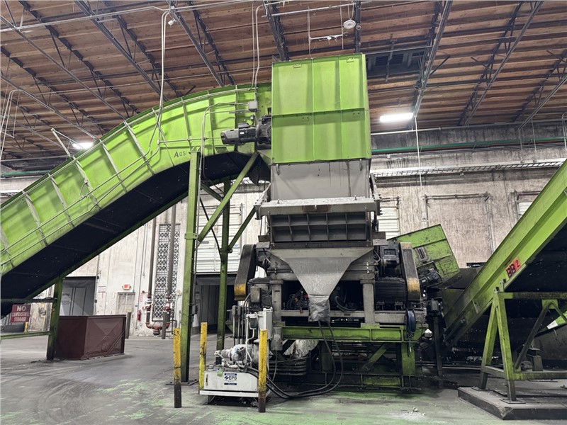 Used industrial shredder with 78.8 x 99.06 inch opening and dual 90 kW motors