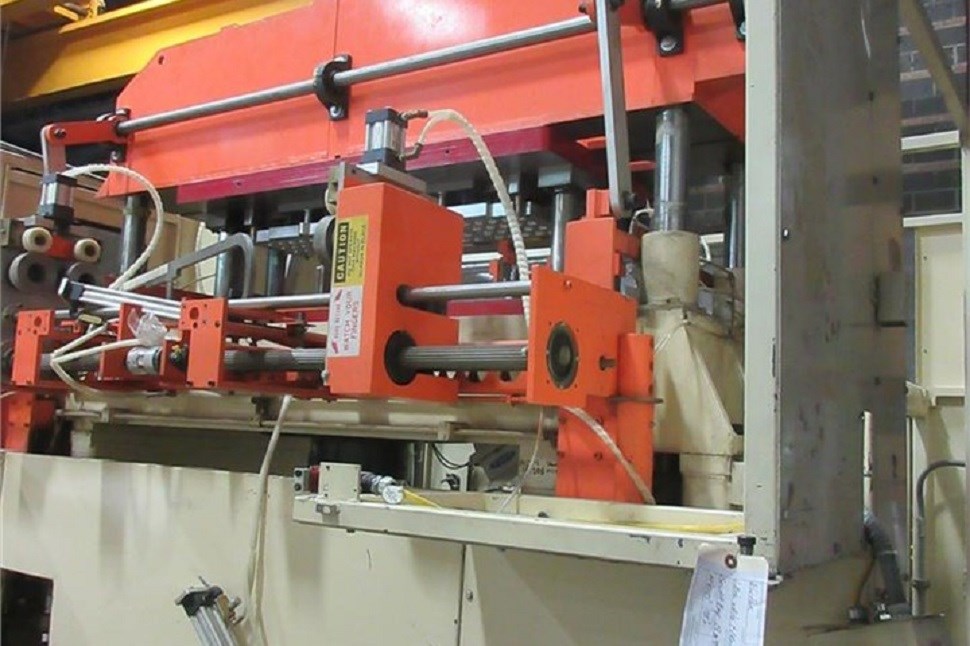Lyle Vertical Trim Press, Model 152PV, 2005. Extremely Low Hours !!!