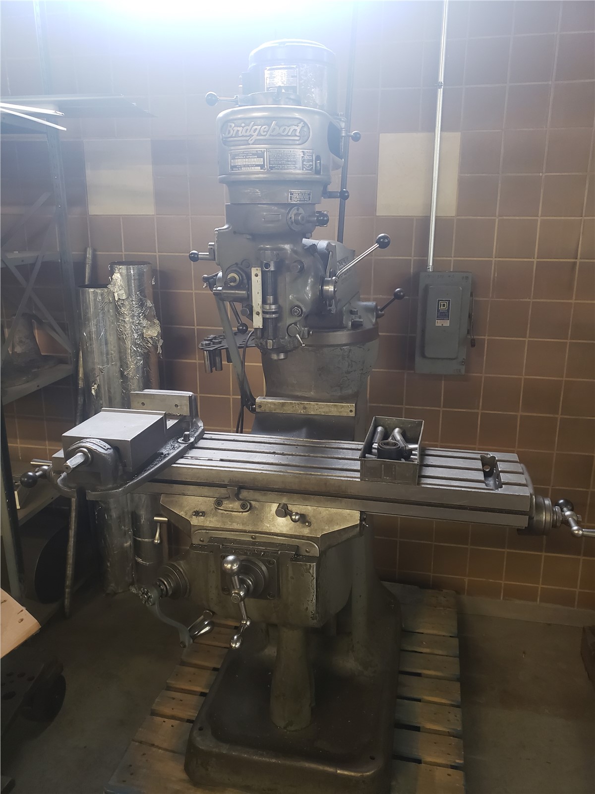 Bridgeport Knee Mill 9" x 42" | Plastic Machinery | Used Plastic