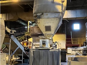 Auger Dust Collector with Hopper
