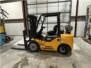 New SNSC 6,000 lbs Capacity Forklift, Model FL30, 3 Stage Lift