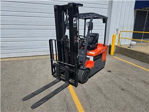 22109c___-___Toyota___Forklift___Profile___Shots___(2).jpg