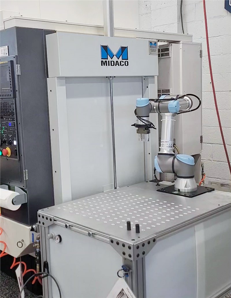 Midaco Robot Access Door on VMC with Cobot tending