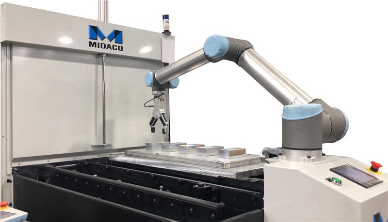 Robot Cobot arm moving parts on Midaco Pallet Changer shuttle table
