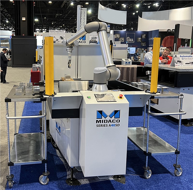 MIDACO 'Robot Ready" Automatic Pallet Changer with Cobot and Hydraulic Docking System