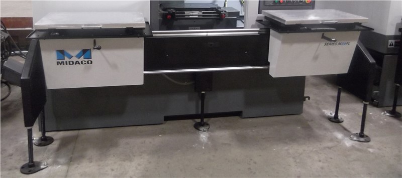 Midaco Manual Pallet changer on VMC in machine shop